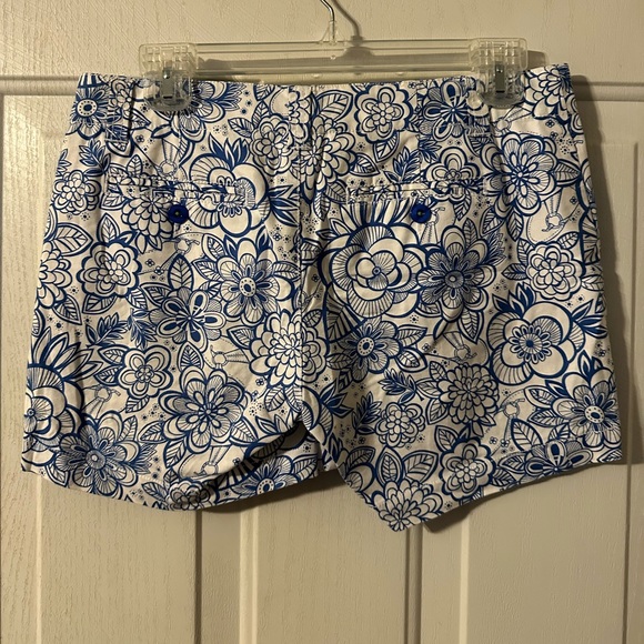 *FINAL PRICE* Lilly Pulitzer Palm Beach Fit Blue and White Floral Shorts - Picture 8 of 9